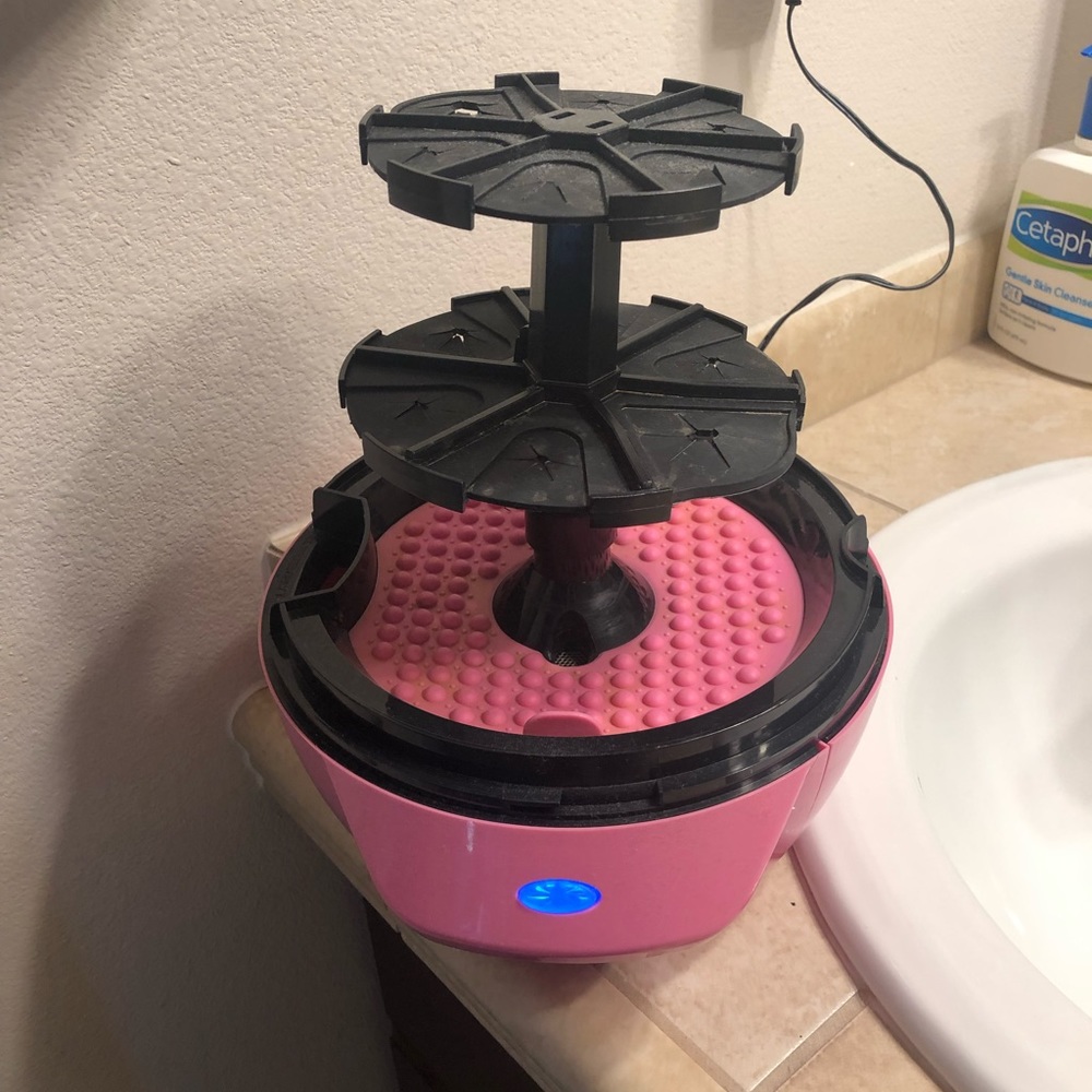 Lilumia makeup brush cleaner.